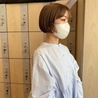 ショート SAKINO． ベージュカラーのヘアスタイル