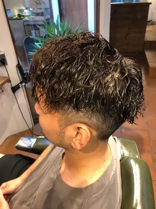 ショート パーマ メンズ 冨士川 英樹のヘアスタイル