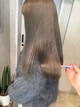 セミロング カラー ナチュラル透明感🌱 小山美樹子のヘアスタイル