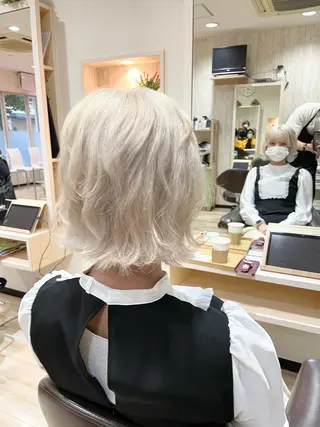 ミディアム カラー 🌈派手髪ハイトーン 🌈鈴木亮太🌈のヘアスタイル
