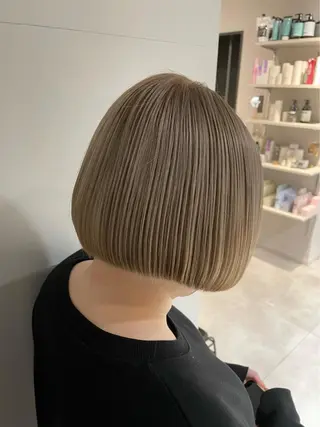 ショート カラー ブリーチ👩🦳/ ✂︎MANAMIのヘアスタイル