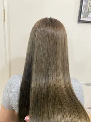 カラー 松井 優佳のヘアスタイル