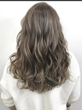 カラー 堤 麻衣子のヘアスタイル