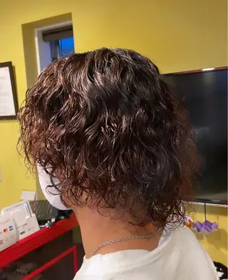 パーマ メンズ デザインカラー🏝️ 須賀汐音のヘアスタイル