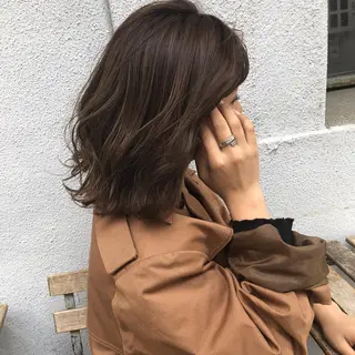 ミディアム AKANE 【zina新宿】のヘアスタイル