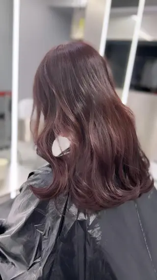 セミロング カラー 新宿店長 🦄ブリーチYUGOのヘアスタイル