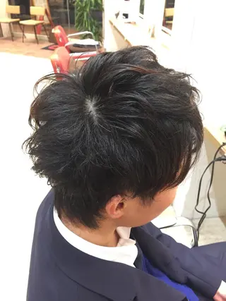 ショート パーマ メンズ 吉岡 三四朗のヘアスタイル