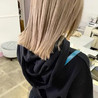 ミディアム Lit.豊橋 夏目のヘアスタイル