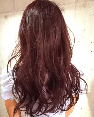 ミディアム 白髪ぼかしハイライト バレイヤージュヤマトのヘアスタイル