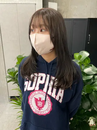 ロング MIFA レイヤー／パーマのヘアスタイル