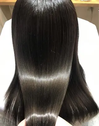 ロング ブリーチ毛の縮毛矯正 ハイトーン/岡本智樹のヘアスタイル