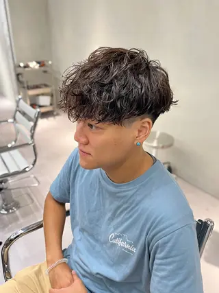 ショート パーマ メンズ ⚡メンズパーマフ ェードカットTomyのヘアスタイル