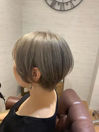 ショート カラー ヘアアレンジ ✨艶髪✨透明感✨ 山内大樹のヘアスタイル