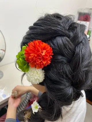 セミロング ヘアアレンジ The Best Beauty受付担当のエステ・リラクイメージ