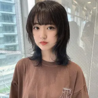 ミディアム ウルフカット/吉村 桃子のヘアスタイル