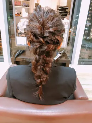 セミロング ヘアアレンジ 小宮 真理奈のヘアスタイル