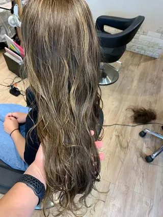 ロング カラー 大久保 隆蔵のヘアスタイル