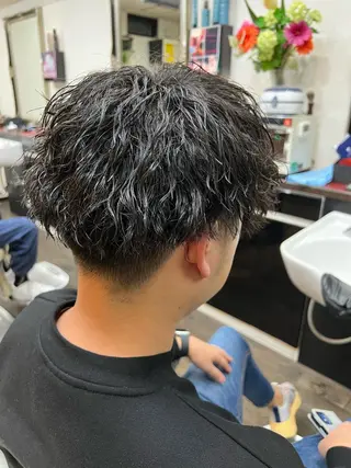 ショート パーマ メンズ 二本木 秀成のヘアスタイル