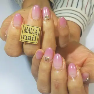 セミロング ヘアアレンジ カラー パーマ ネイル マツエク・マツパ 荒木 莉奈のネイルデザイン