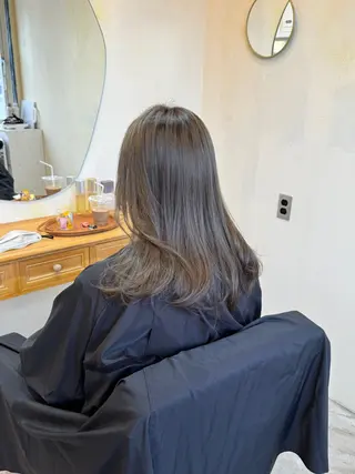 セミロング カラー 🍋透け感カラー🍃 オリーブ🍐Kahoのヘアスタイル