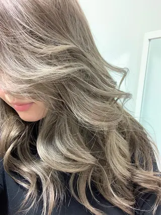 ロング カラー 浅野 順一のヘアスタイル