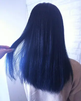 カラー ロング RU RIのヘアスタイル