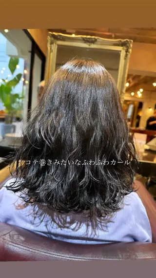 ミディアム パーマ ハイライト/インナー /ブリーチ/レイヤーのヘアスタイル