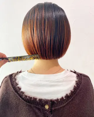 ショート カラー hollo 原宿のヘアスタイル