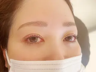 マツエク・マツパ アイブロウ Neoest Log ＋ bell所属・船曳 鈴菜のヘアスタイル