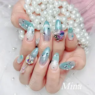 ネイル 🦋 Queenieのネイルデザイン