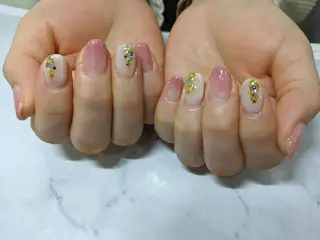 ネイル ネイル＆フラワーサロン〜Ri✦hiro〜鳥栖店所属・HIRATA RIEのネイルデザイン