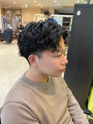 ミディアム パーマ メンズ メンズ特化 岸本 阪急六甲サロンドロイのヘアスタイル