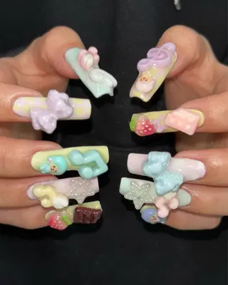 ネイル 🪐富島彩夏 /海外nail🪐のネイルデザイン