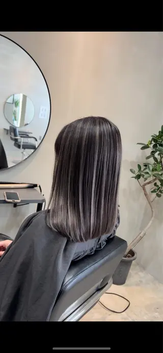 ミディアム カラー リサ tonieのヘアスタイル
