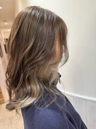 セミロング カラー 透け感カラー🌿 小島 りなのヘアスタイル