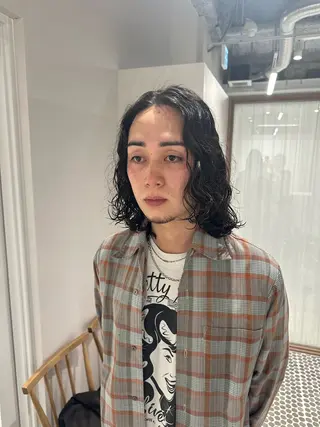 ミディアム パーマ メンズ 俵 知広のヘアスタイル
