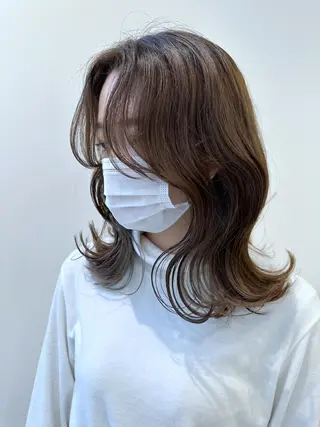 ミディアム カラー 小顔レイヤー/ ベージュ🤍Rieのヘアスタイル