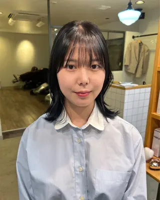 ミディアム 透明感カラー レイヤーカット りなのヘアスタイル