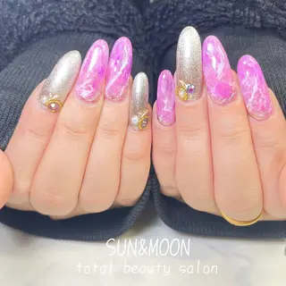 ネイル SUN&MOON REOのネイルデザイン