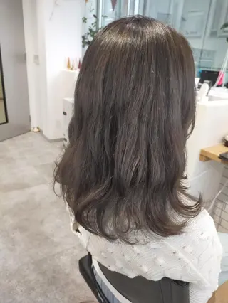 セミロング カラー RU RIのヘアスタイル