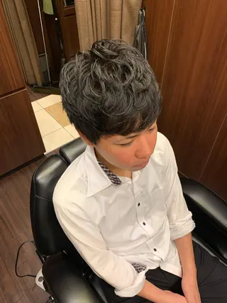ミディアム パーマ 岡崎 海人のヘアスタイル