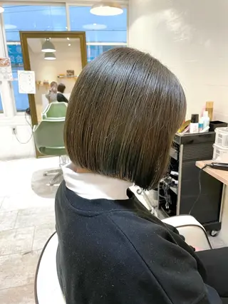 ショート esse大阪茶屋町店所属・レイヤーカット 新井田陽寿のヘアスタイル