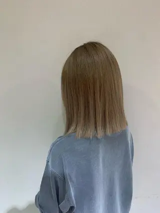 ミディアム カラー 平尾 樹里のヘアスタイル