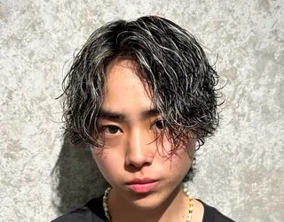 ミディアム カラー パーマ メンズ 榮 祈和人のヘアスタイル