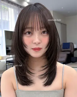 ミディアム manami/ ハッシュレイヤーのヘアスタイル