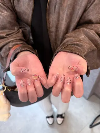 ネイル R'well所属・はばすみれ🎀ﾈｲﾙ 光ﾌｪｲｼｬﾙ ﾍｱのネイルデザイン