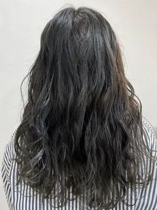ミディアム カラー パーマ ヘアアレンジ 暗髪カラー🫐パーマ おくだりんかのヘアスタイル