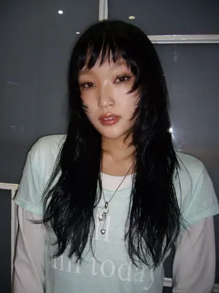 ロング カラー 坂入 美帆のヘアスタイル