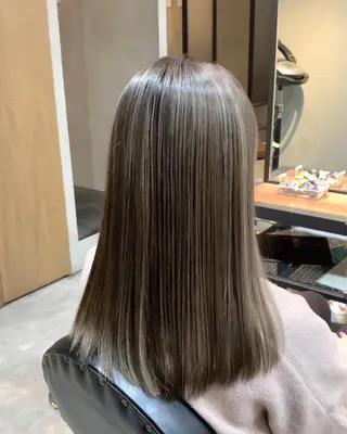 セミロング カラー リサ tonieのヘアスタイル