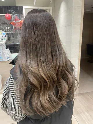 ロング カラー 小川 美優のヘアスタイル